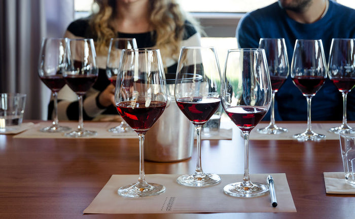 En perfekt guide til din Vinsmagning Baskerkasse