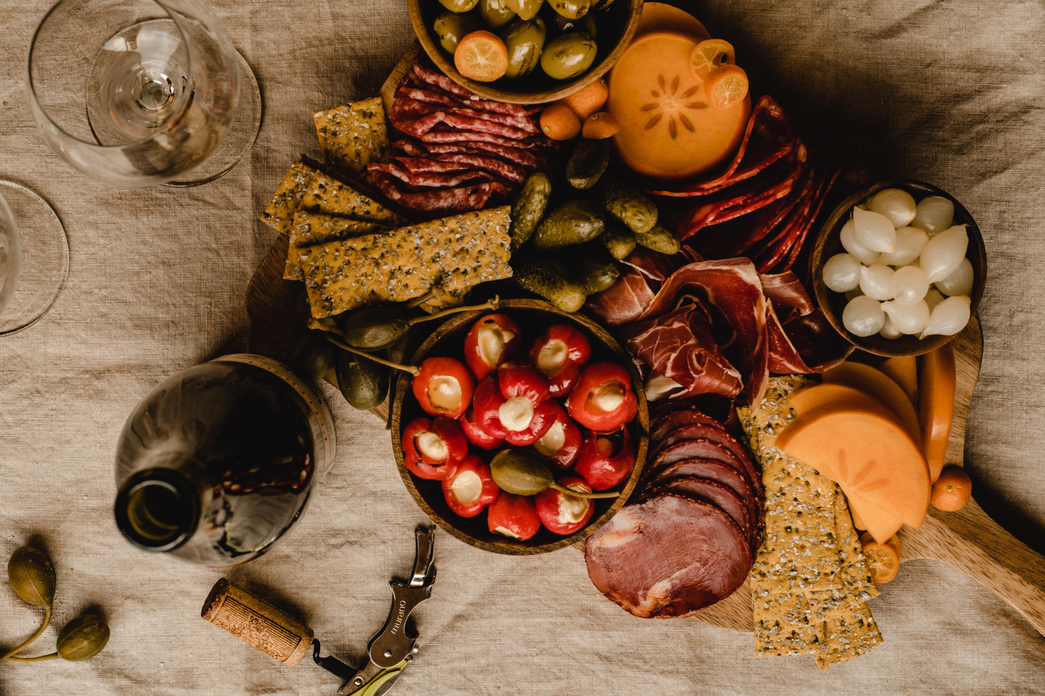 Hvilke snacks og lette retter passer godt til den velkendte Cabernet Sauvignon?