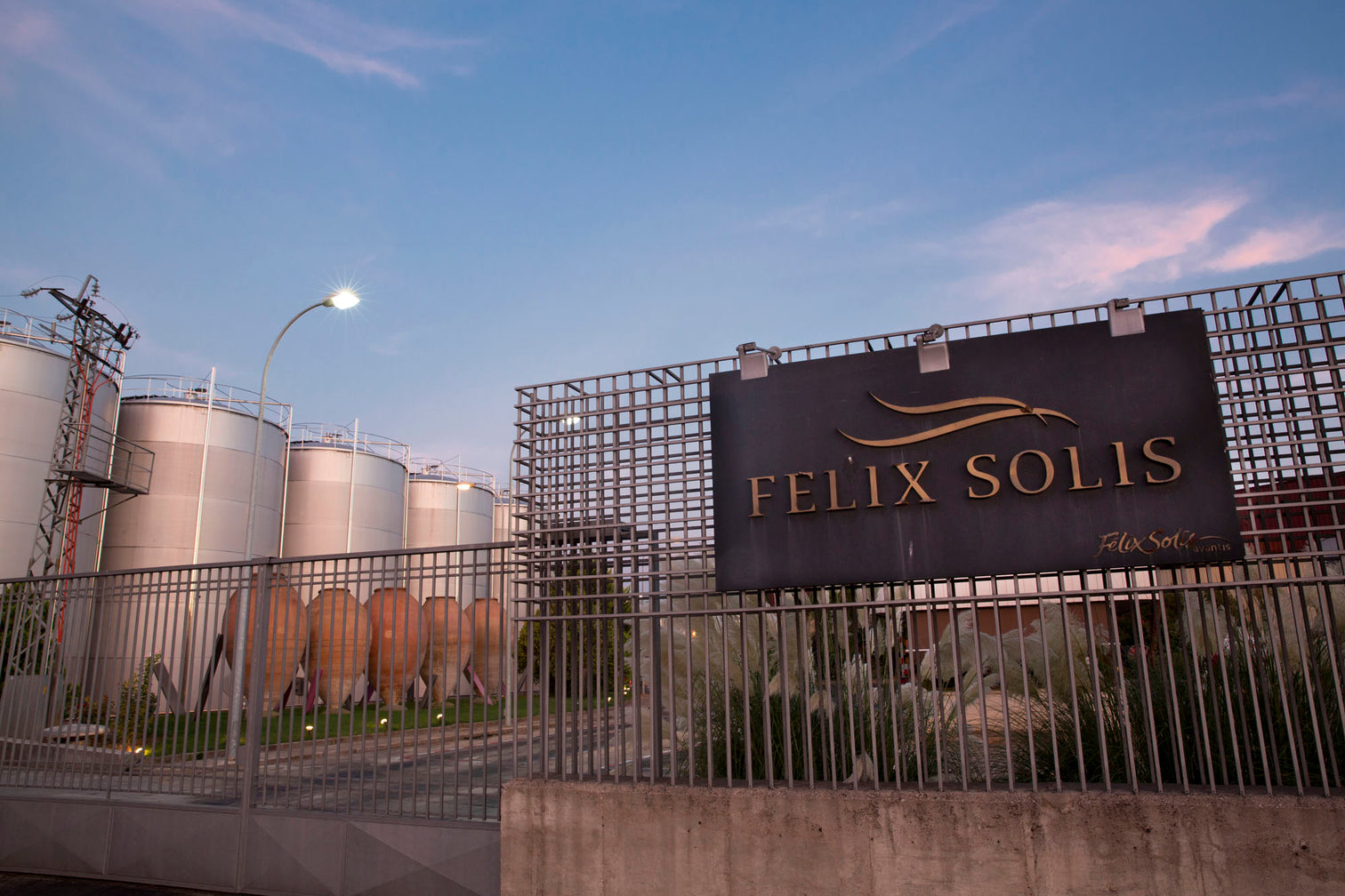 Felix Solis Avantis