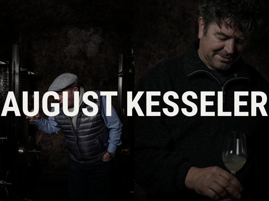 August Kesseler smager på vin i hans vinkælder i Tyskland